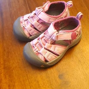 Keen toddler 6 slip ons